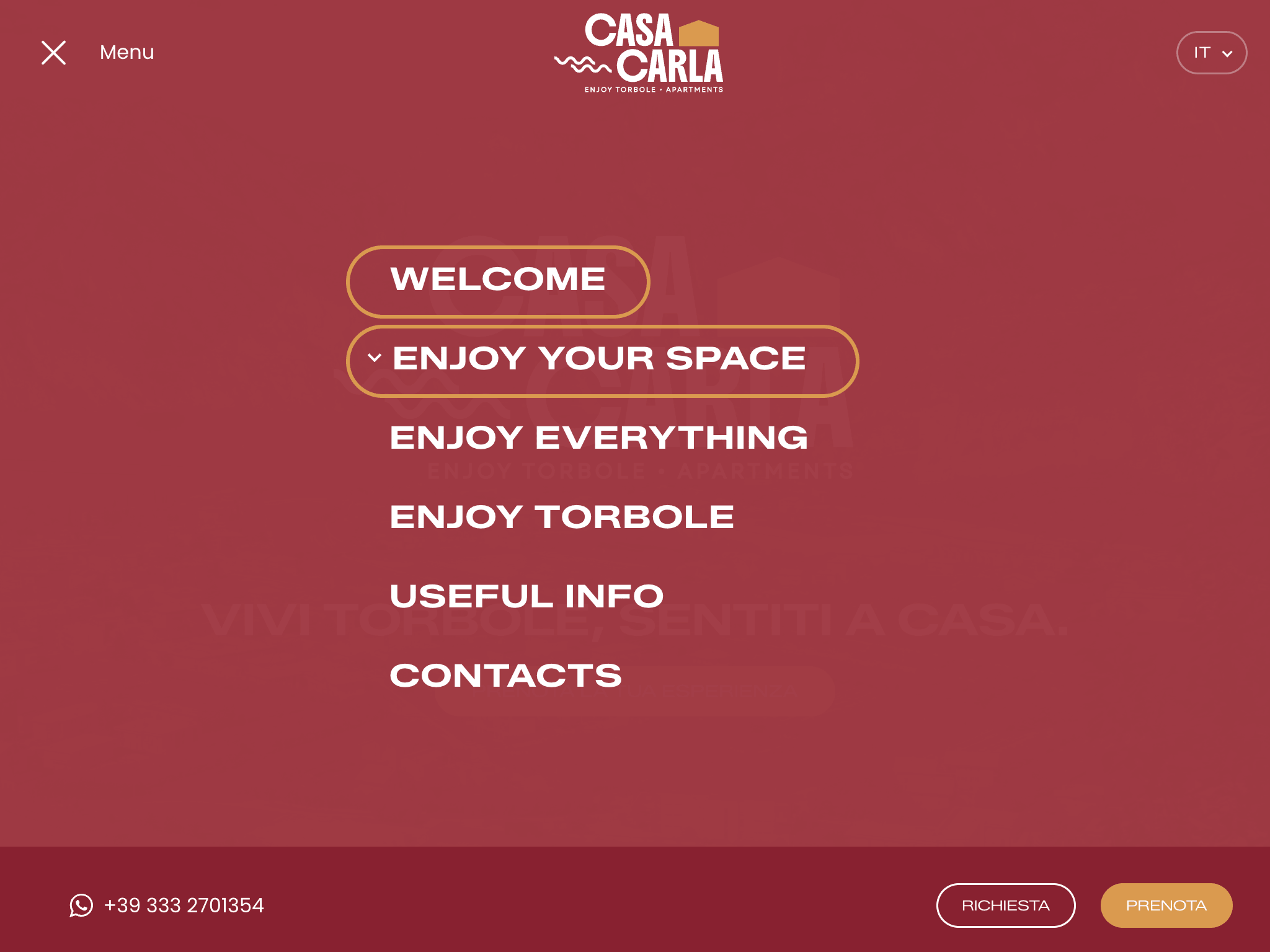 Casa Carla fullscreen menu on burgundy background with primary navigation and fixed CTAs