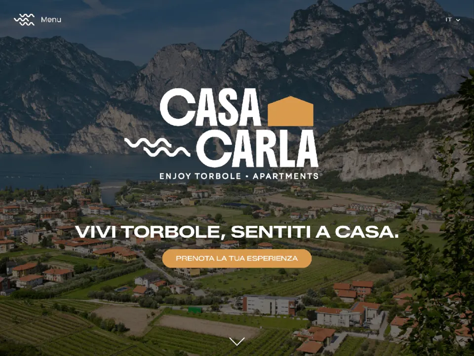 Homepage di Casa Carla con hero panoramica su Torbole e call to action prenota