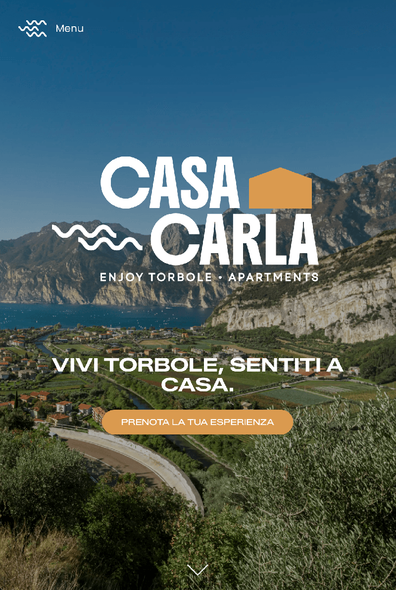 Casa Carla homepage on smartphone, with hero and call to action adapted for the mobile viewport